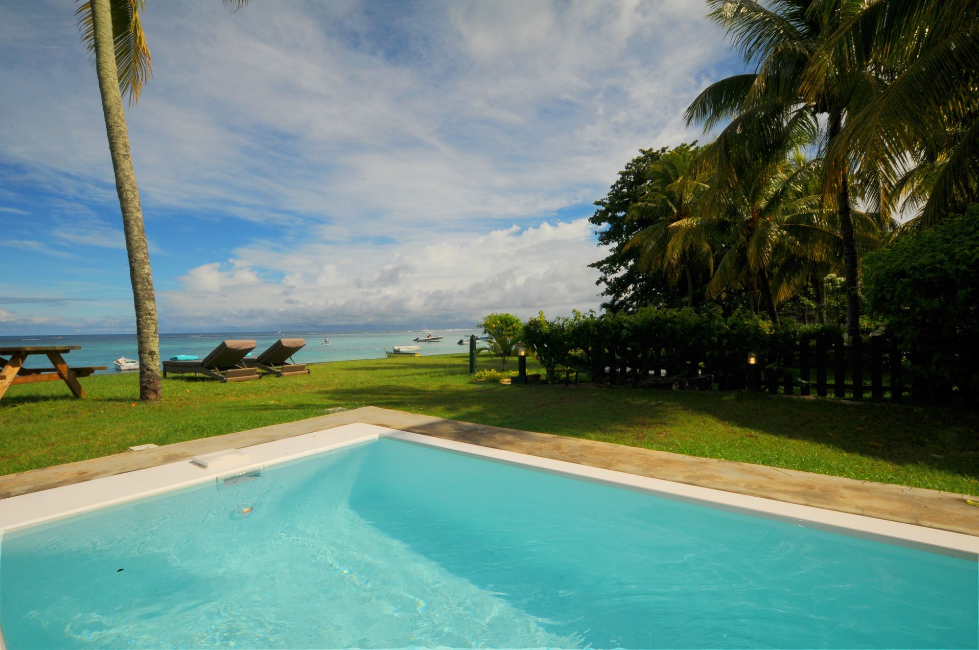 Caro'S Beachfront Trou aux Biches Exterior foto